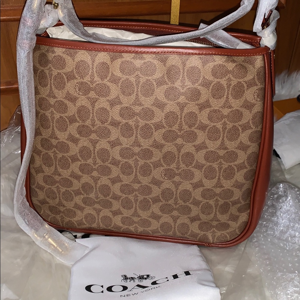 BNWT Coach Cary Shoulder Bag In Signature Canvas